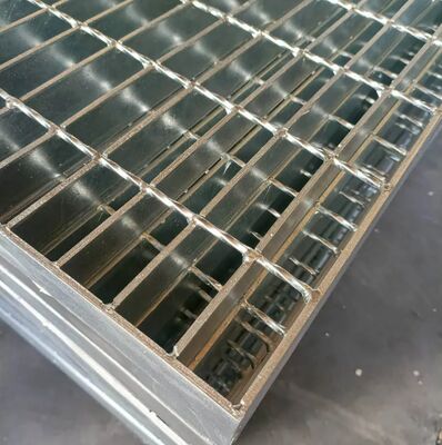 Hot Dipped Galvanized Steel Grating with Customizable Sizes for High Load-Bearing Applications