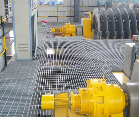 বহিরঙ্গন ব্যবহারের জন্য কাস্টমাইজড 32X5মিমি হট ডিপ গ্যালভানাইজড স্টিল গ্রেটিং, স্টিল গ্রেট