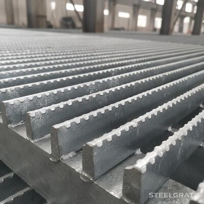Hot DIP Galvanizing Welded Plain Type Serrated Bar Steel Grating for Stair Tread and Platform Projects