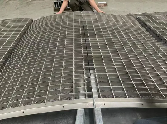 Galvanized Steel Grating - Corrosion Resistant High Strength Walkway Platform for Industrial Use